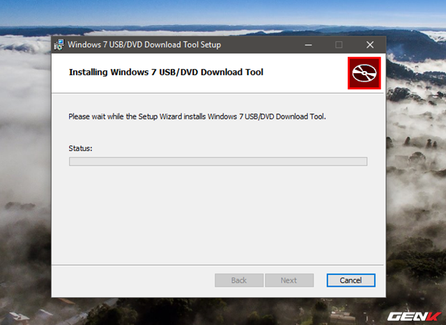 Sau khi tải xong gói ISO cài đặt Windows 10, bạn hãy tiếp tục tải và cài đặt công cụ Windows USB/DVD Download Tool được Microsoft cung cấp miễn phí tại đây (URL tải dự phòng tại đây).